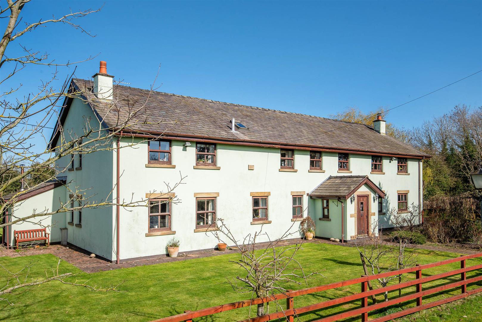 4 bed property in Knoll Lane, Preston